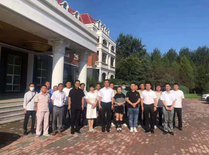 巩固脱贫攻坚成果，，，，，，助力乡村振兴——金世豪集团向岫岩县黄花甸镇关门山村送驻村干部工作