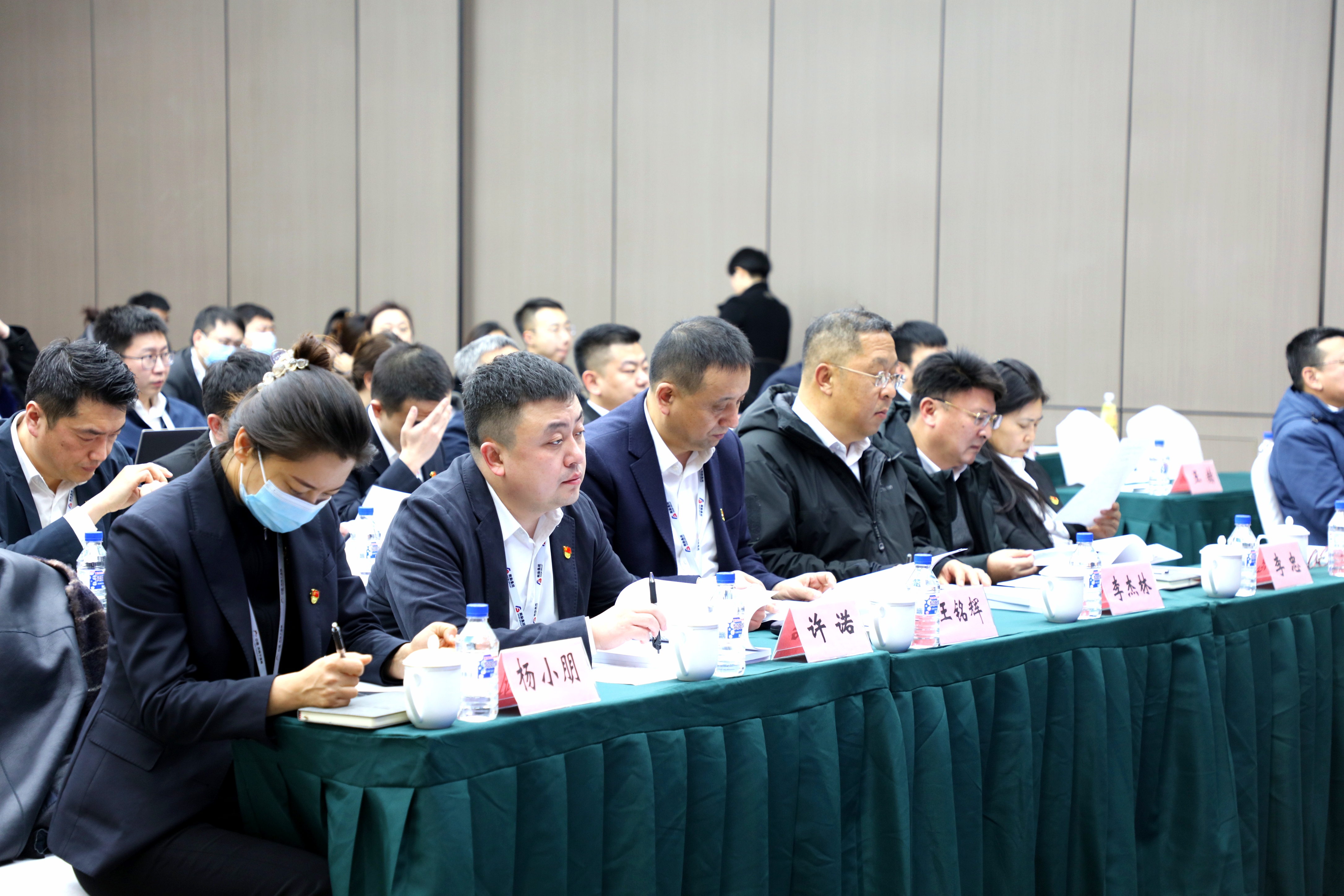 集团举行机关中层干部、借调和驻村干部 2022年度述职测评会议
