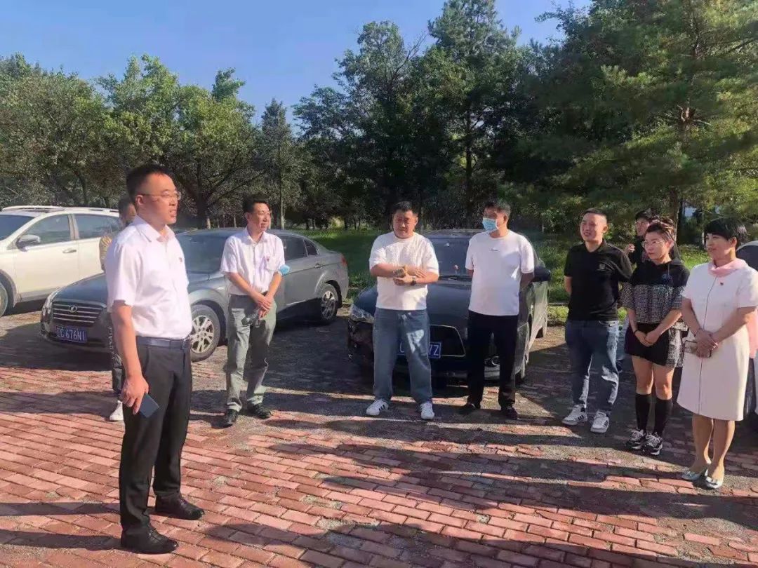 巩固脱贫攻坚成果，，，，，，，，助力乡村振兴——金世豪集团向岫岩县黄花甸镇关门山村送驻村干部工作(图3)